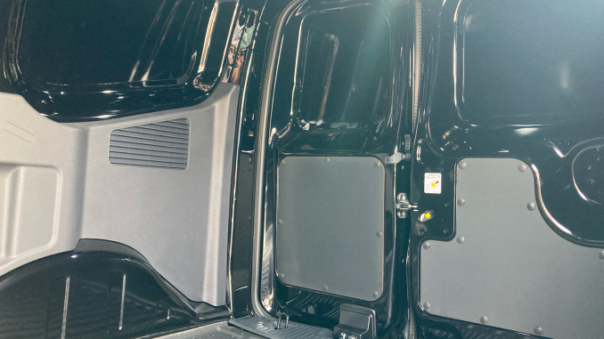 Ford Transit Courier Diesel 1.5 EcoBlue Active Van - Image 14